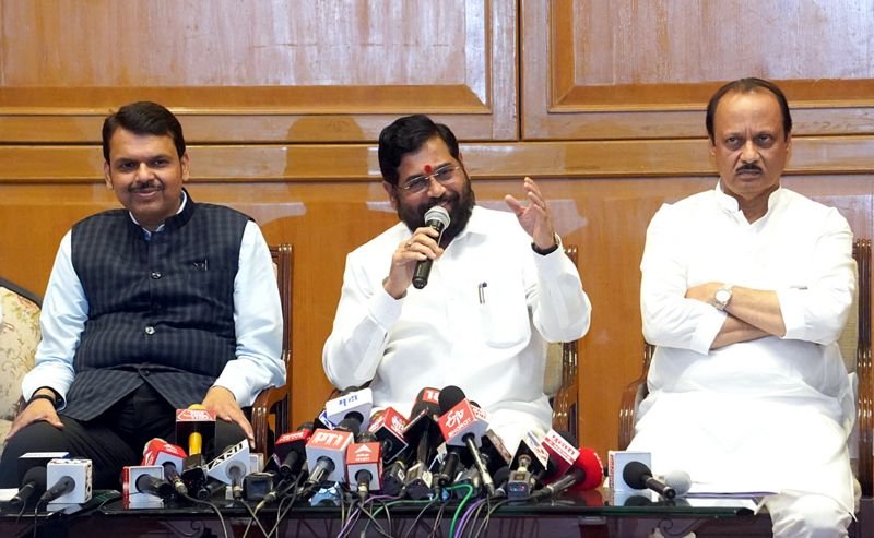 अजीत पवार और एकनाथ शिंदे को साथ लाने से भाजपा को फायदा होगा या नुकसान ?